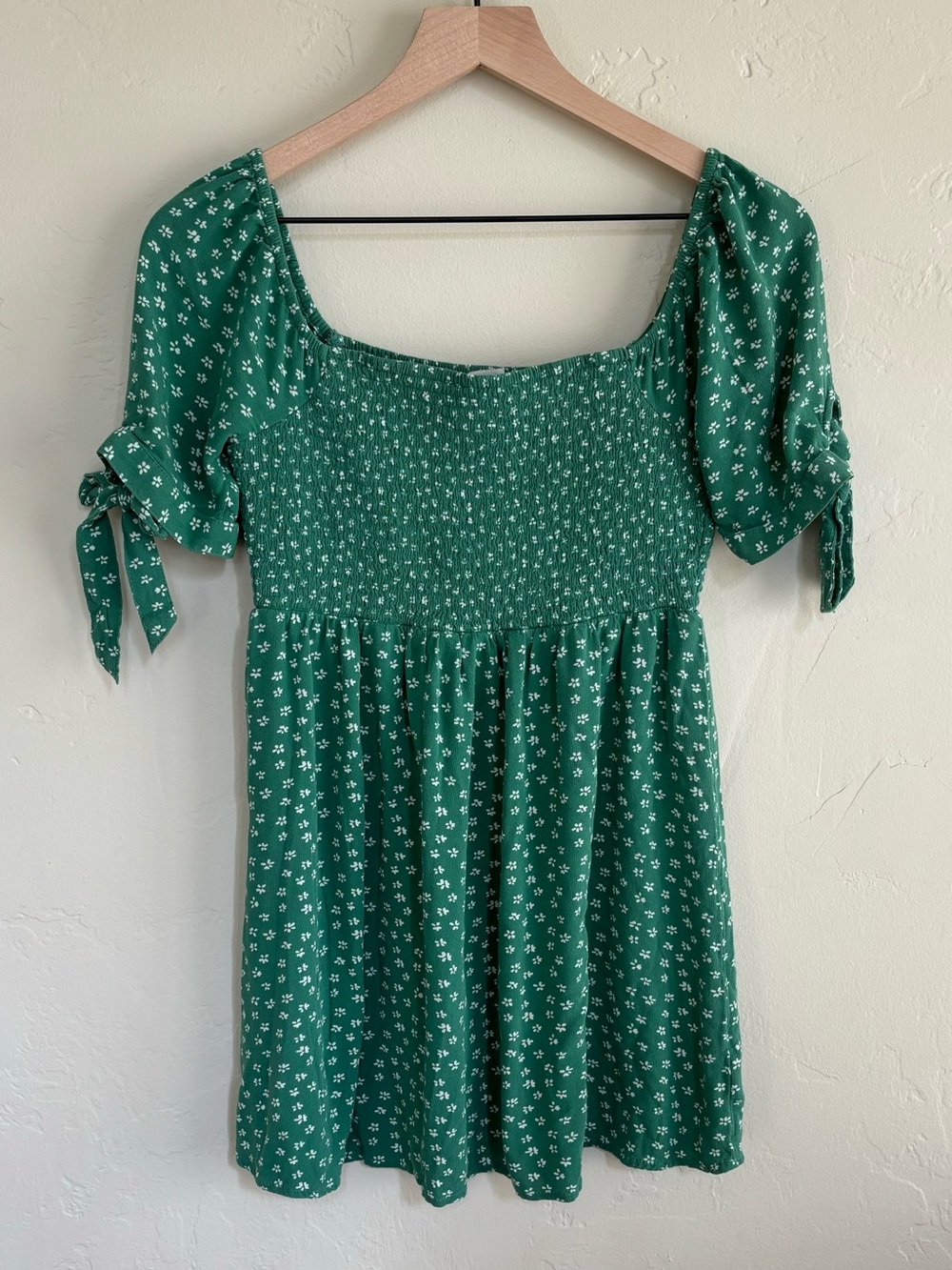 American Eagle Women’s Green and White Floral Mini Dress Casual Cottagecore
